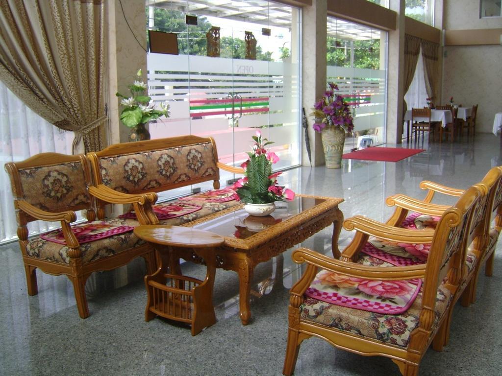 Royal Boss Hotel 仰光 外观 照片
