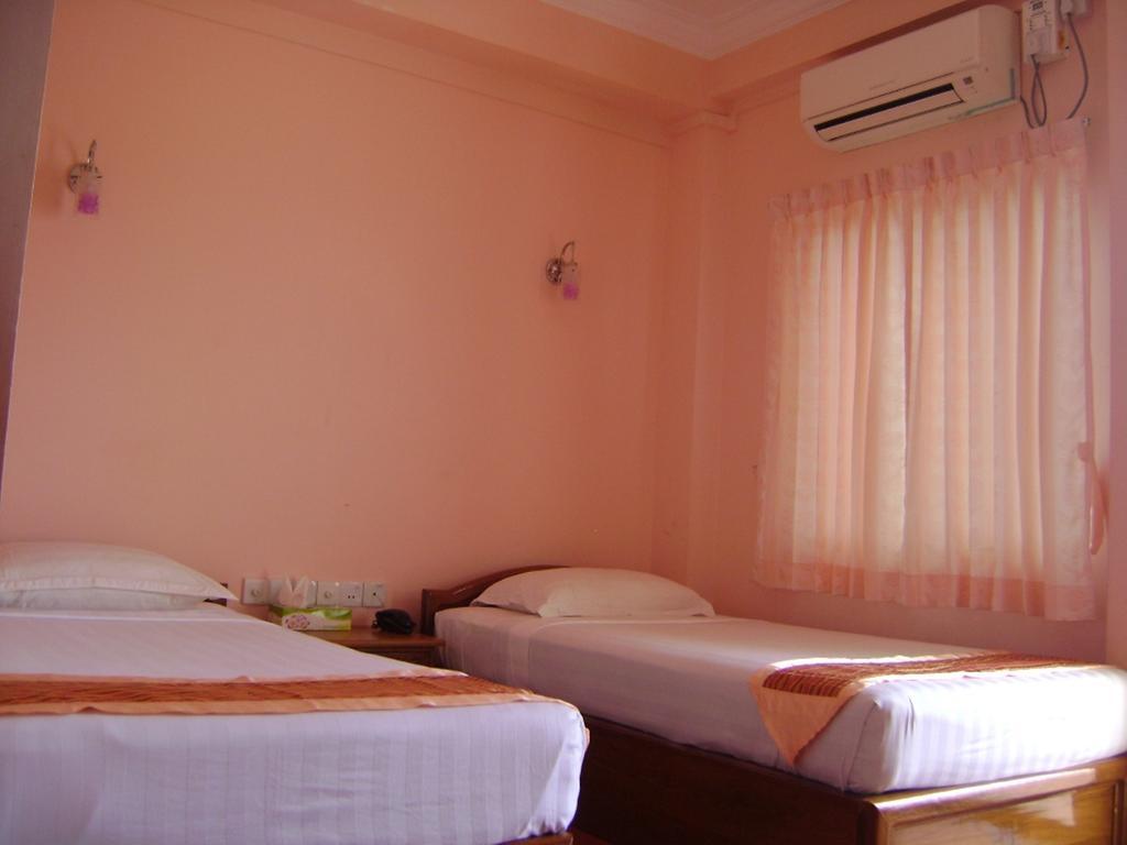 Royal Boss Hotel 仰光 外观 照片