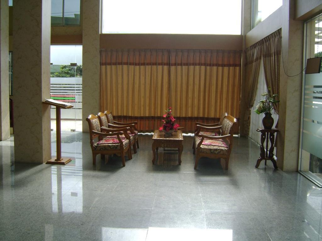Royal Boss Hotel 仰光 外观 照片